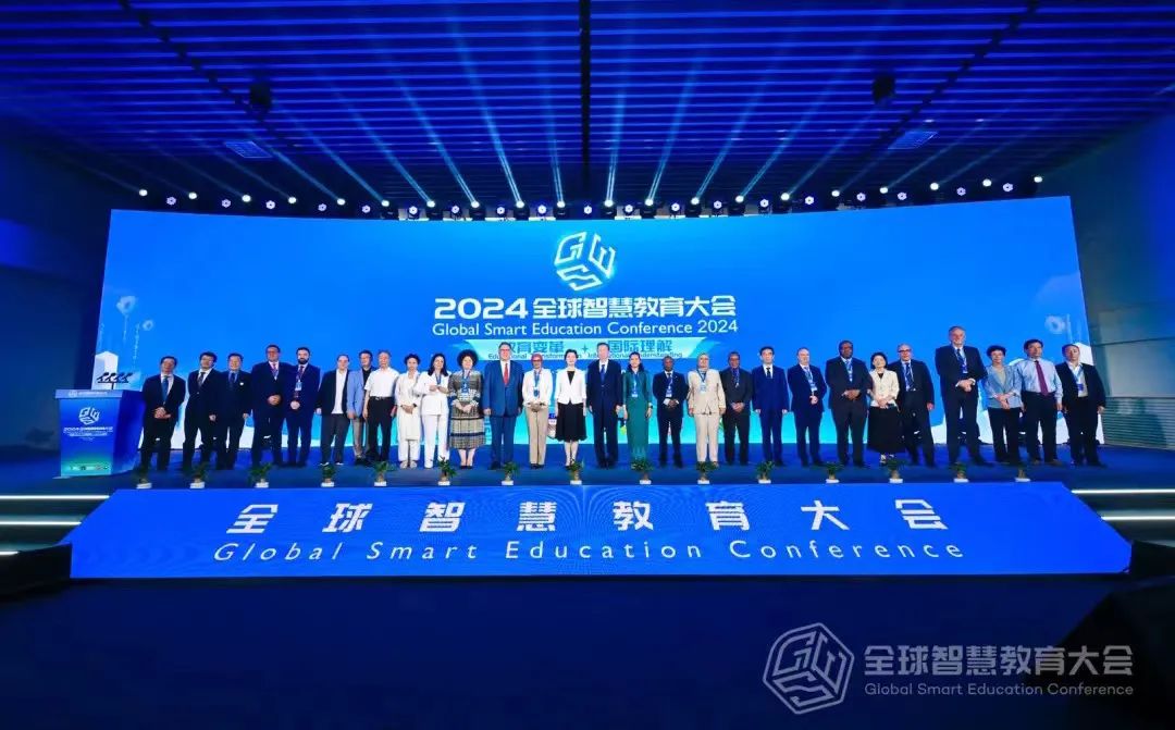 刘德建博士受邀出席全球智慧教育大会,网龙“最美颗粒”重磅发布